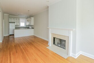 3852 N Southport Ave, Unit 2 in Chicago, IL - Building Photo - Building Photo