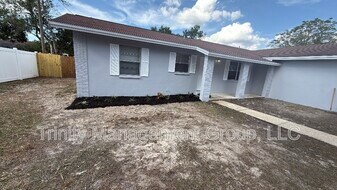 12275 Linden Dr in Spring Hill, FL - Building Photo