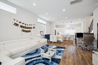 1404 Cleburne St in Houston, TX - Building Photo - Building Photo