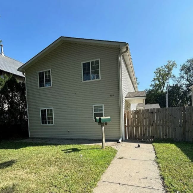 property at 3115 Holdrege St