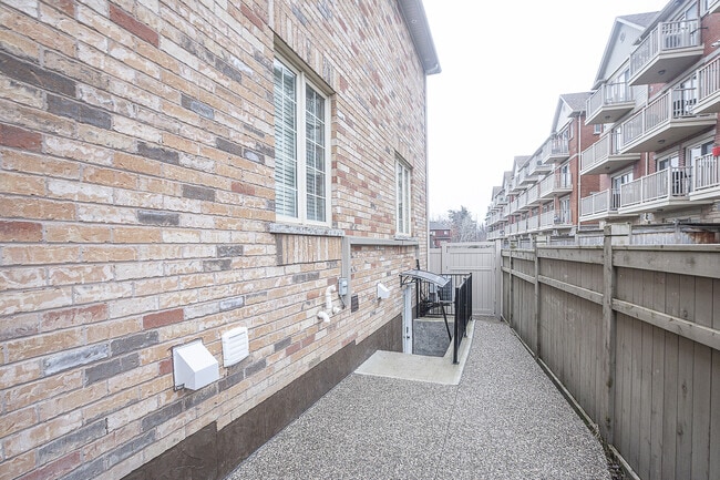 5622 Lucy Dr in Mississauga, ON - Building Photo - Building Photo