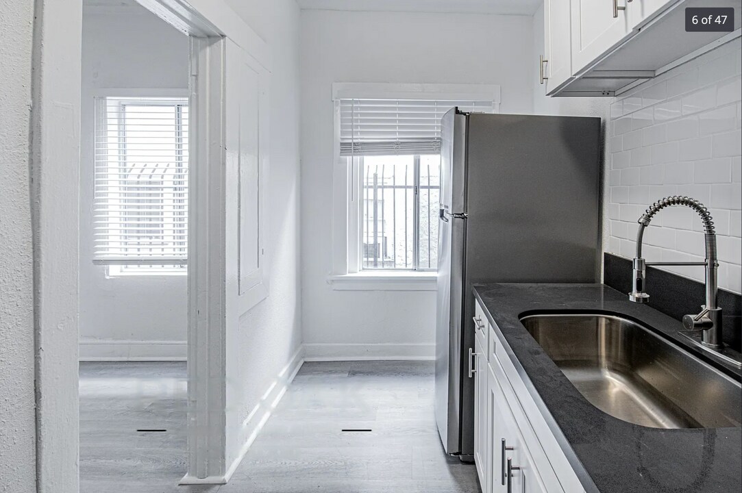 816 S Park View St in Los Angeles, CA - Building Photo