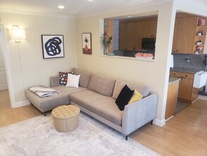 11718 Darlington Ave, Unit 7 in Los Angeles, CA - Building Photo - Building Photo