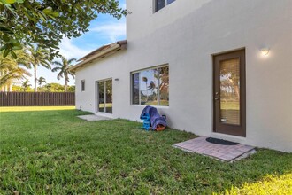 907 NE 36th Ave in Homestead, FL - Building Photo - Building Photo