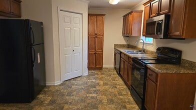 126 Rolling Woods Cir in Warner Robins, GA - Building Photo - Building Photo