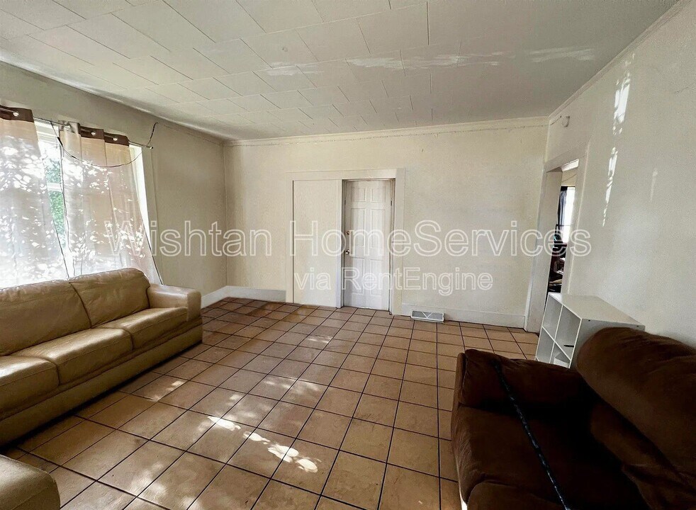 404 W Pierce St in Macomb, IL - Building Photo