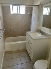 2021 Ocean Park Pl N in Santa Monica, CA - Building Photo - Building Photo