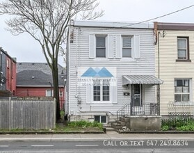 1024 Cannon St E in Hamilton, ON - Building Photo - Building Photo