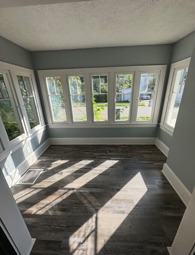 202 Burton Ave in Akron, OH - Foto de edificio - Building Photo