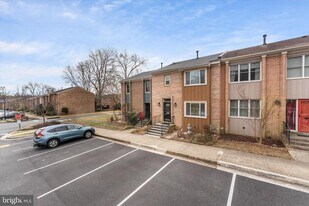 5052 Cliffhaven Dr in Annandale, VA - Building Photo