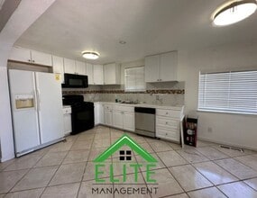 895 N Mitchell Ave in Turlock, CA - Building Photo - Building Photo