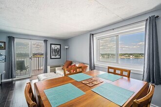 100 Cove Way, Unit 912 in Quincy, MA - Foto de edificio - Building Photo