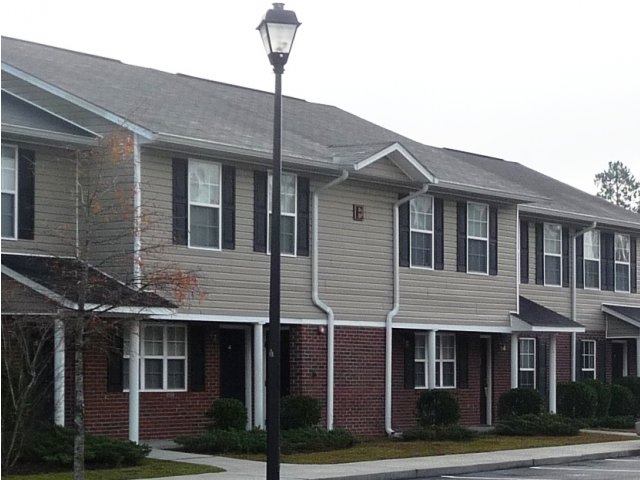 Blount Crossing in Darien, GA - Building Photo