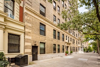 310 W 106th St in New York, NY - Foto de edificio - Building Photo