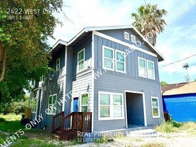 2422 W Commerce St in San Antonio, TX - Building Photo