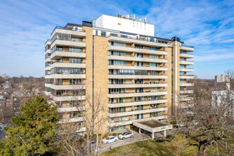 West Grand Towers in Des Moines, IA - Building Photo - Primary Photo