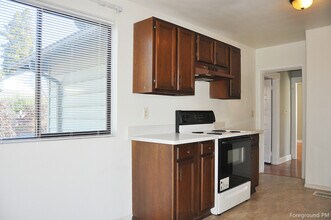 102 NW 60th St in Seattle, WA - Foto de edificio - Building Photo