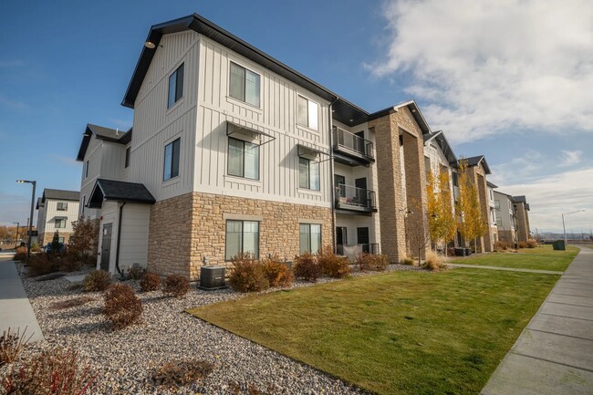 Grove at Thomson Farms in Rexburg, ID - Foto de edificio - Building Photo