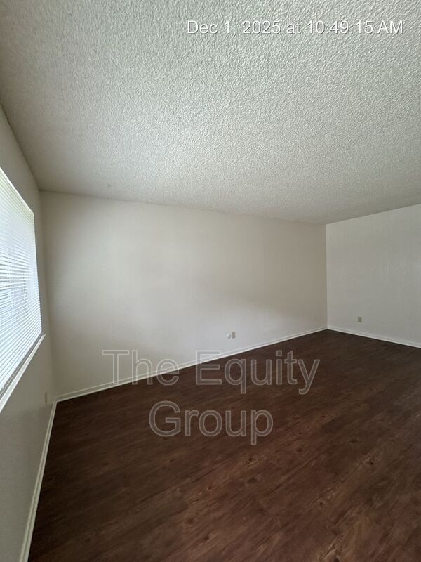 1863 Emma Lee Ln in Hanford, CA - Building Photo - Building Photo