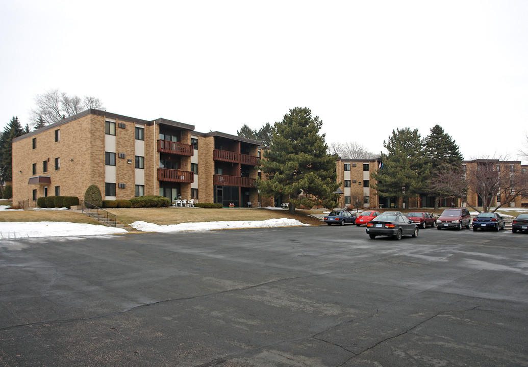 Parkview Terrace in Roseville, MN - Building Photo