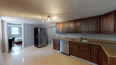 1014 E Colvin St in Syracuse, NY - Building Photo - Building Photo