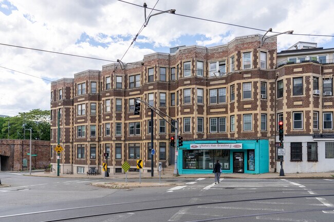 901 Huntington Ave in Boston, MA - Building Photo - Building Photo