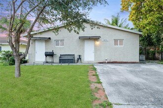 1472 SW 44th Ave, Unit 1 in Fort Lauderdale, FL - Building Photo - Building Photo