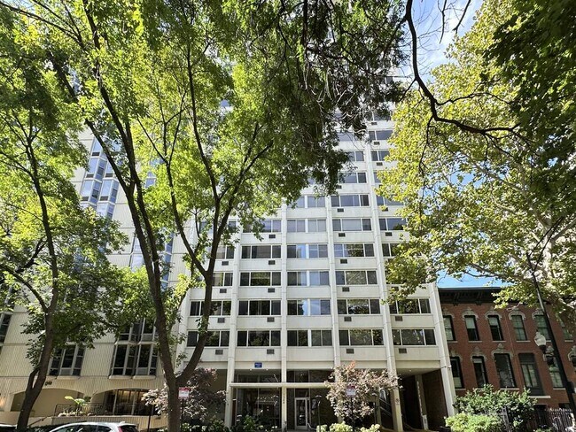 property at 1349 N Dearborn St