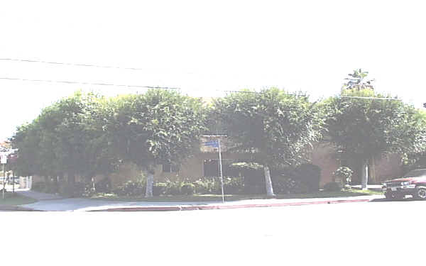 13825 Vanowen in Van Nuys, CA - Foto de edificio - Building Photo