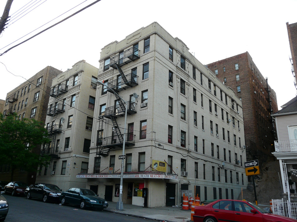 3004 Heath Ave in Bronx, NY - Building Photo