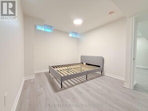 19 Moore's Ct in Markham, ON - Building Photo - Building Photo