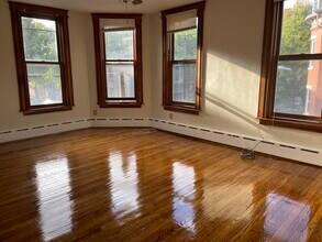 338 K St, Unit 1 in Boston, MA - Foto de edificio - Building Photo