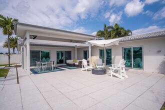 35 Castle Harbor Isle Dr in Fort Lauderdale, FL - Building Photo - Building Photo