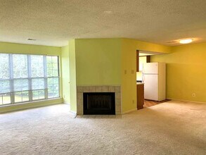 12100 Greenway Ct, Unit 202 in Fairfax, VA - Building Photo - Building Photo