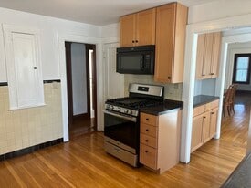 529 School St, Unit 1 in Belmont, MA - Building Photo