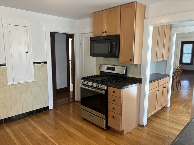 529 School St, Unit 1