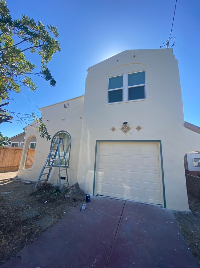 207 Curry Ave