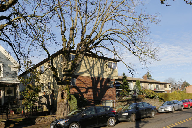 Jo-Lyn Lanai in Portland, OR - Foto de edificio - Building Photo