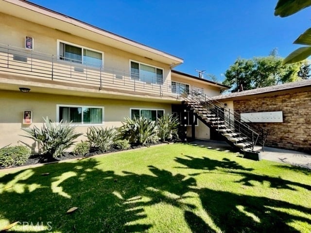 12437 Harris Ave, Unit 3 in Lynwood, CA - Foto de edificio - Building Photo