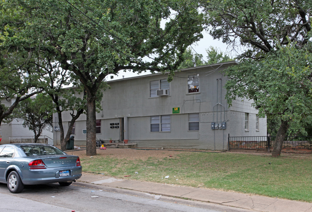 2232 Riverview Dr in Irving, TX - Building Photo