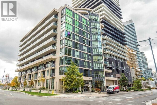 60 Annie Craig Dr in Toronto, ON - Building Photo - Building Photo