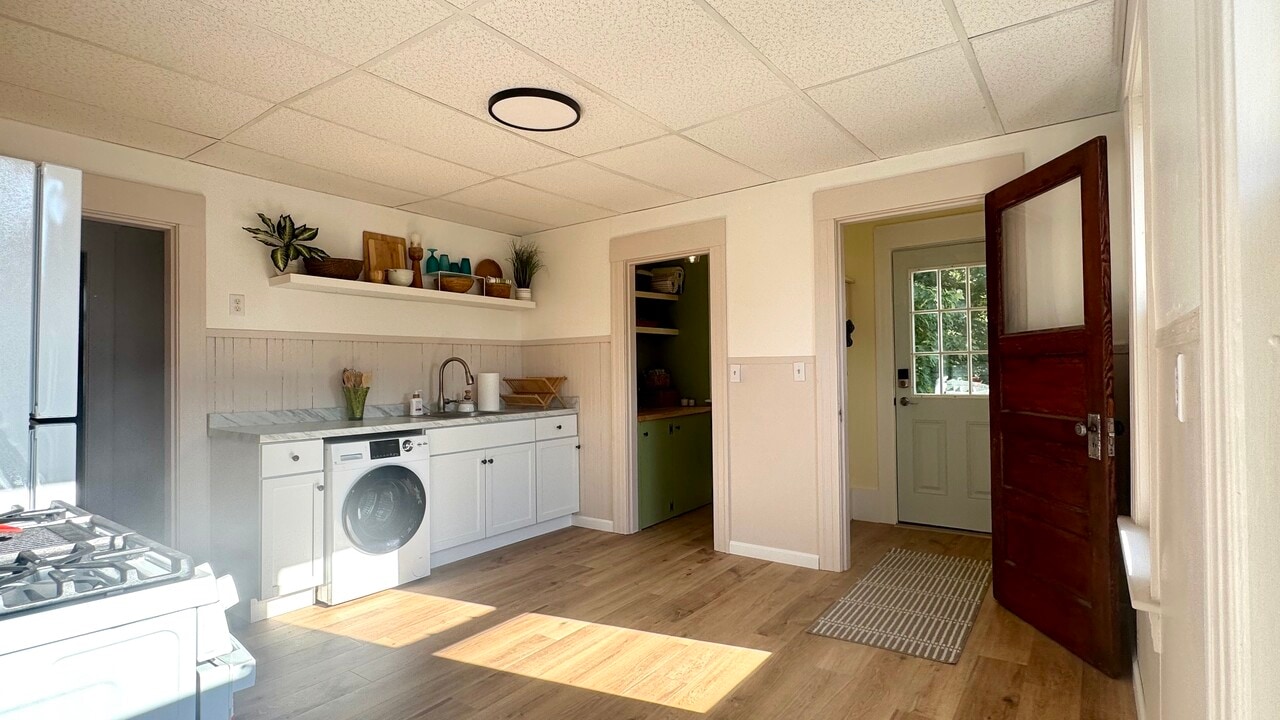 98 Maple St, Unit 3 in Easthampton, MA - Building Photo