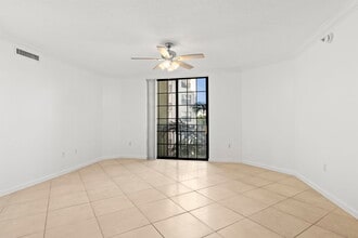 1919 Van Buren St, Unit 418 in Hollywood, FL - Building Photo - Building Photo