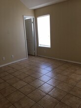 819 N Cross Ln, Unit 4 in Edinburg, TX - Foto de edificio - Building Photo