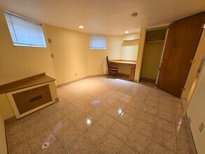 2325 Reading Rd, Unit Apartment 4 in Cincinnati, OH - Building Photo - Building Photo