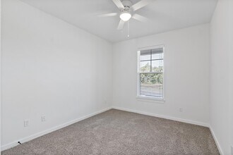 5036 Mooney Fls Dr in Bryan, TX - Building Photo - Building Photo