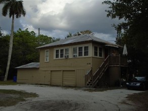 2138-2140 Victoria Ave in Ft. Myers, FL - Building Photo - Building Photo