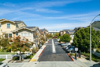 Lotus Townhomes in Sunnyvale, CA - Building Photo - Building Photo