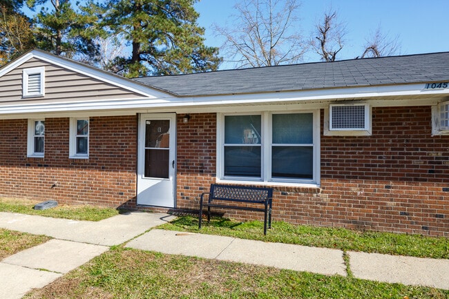 1049 Rulnick St in Fayetteville, NC - Building Photo - Building Photo