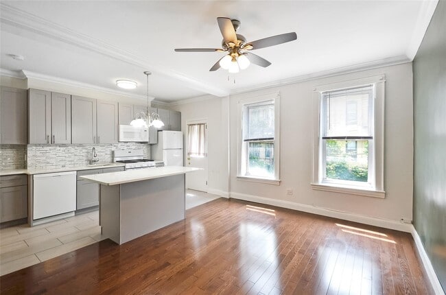 71-06 68th St in Queens, NY - Building Photo - Building Photo